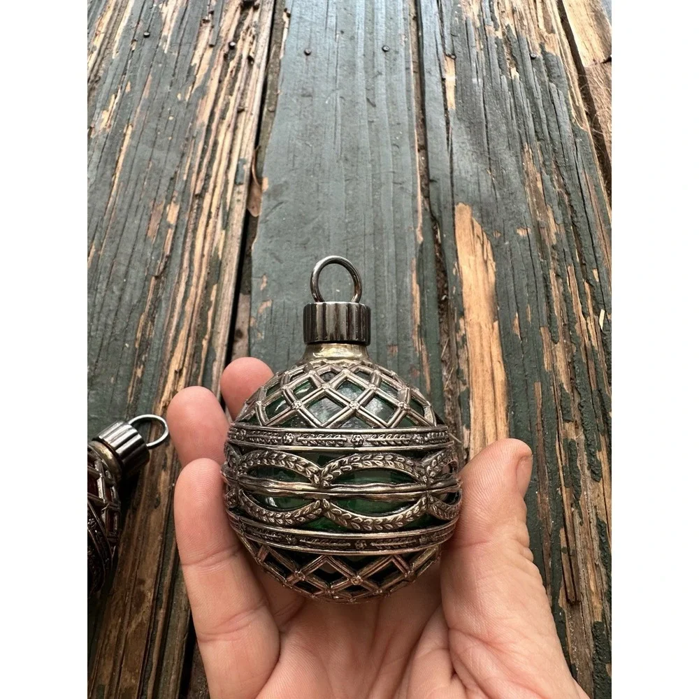 Godinger Christmas Ornament Pepper Shakers Green Red‎ Vintage Metal